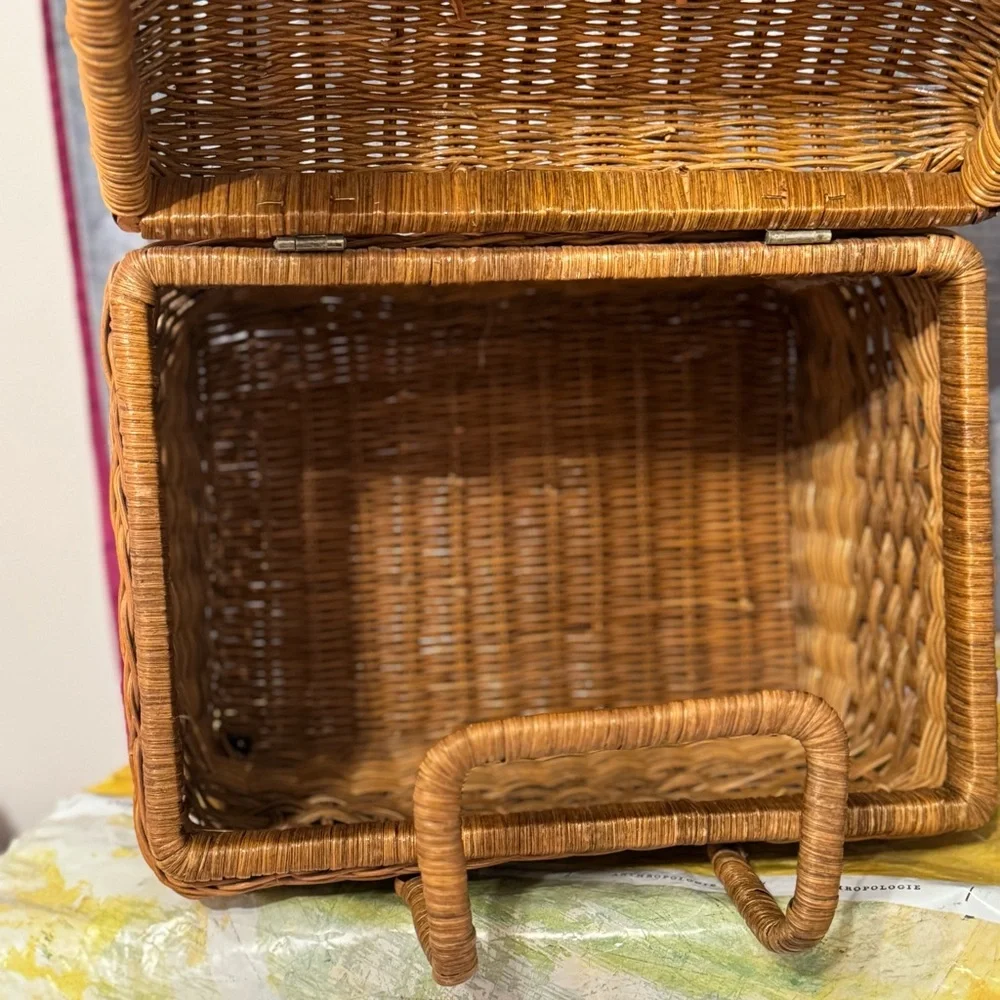Vtg Boho Wicker Sewing Basket w/ Folding Locking Handles